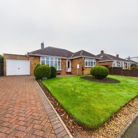 Charming Coastal Bungalow Cayton Eksteriør billede