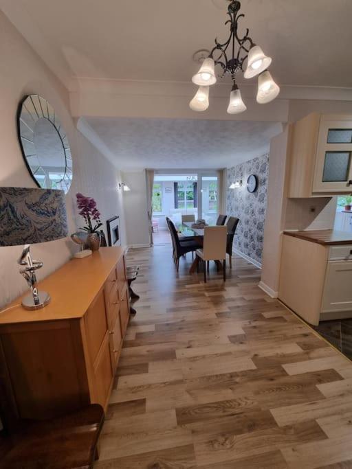 Charming Coastal Bungalow Cayton Eksteriør billede