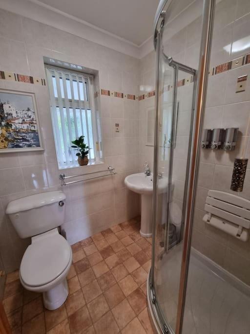 Charming Coastal Bungalow Cayton Eksteriør billede