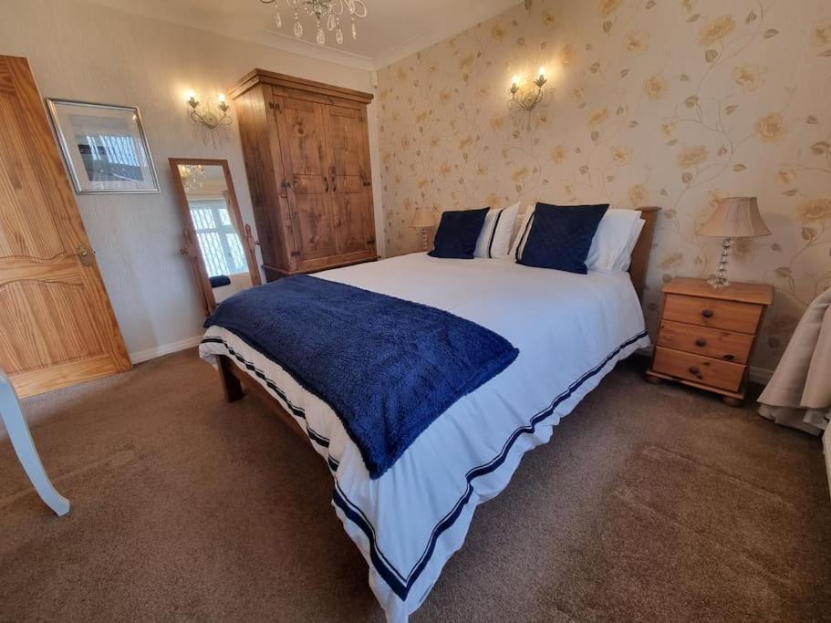 Charming Coastal Bungalow Cayton Eksteriør billede