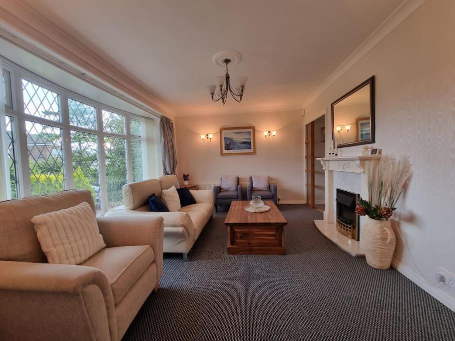 Charming Coastal Bungalow Cayton Eksteriør billede