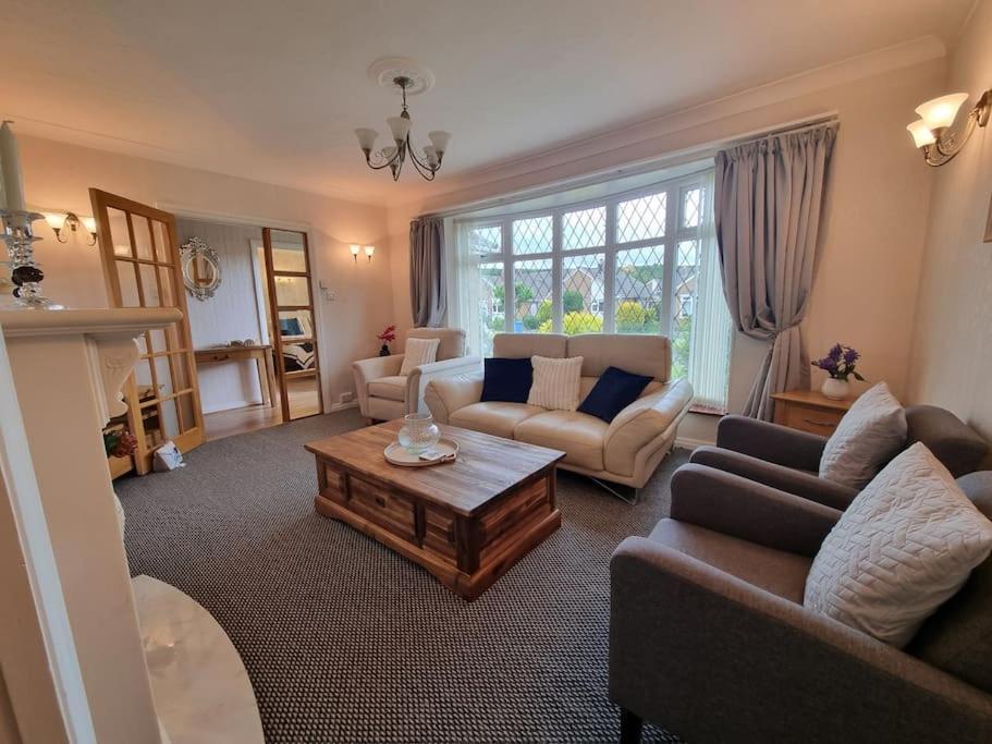 Charming Coastal Bungalow Cayton Eksteriør billede