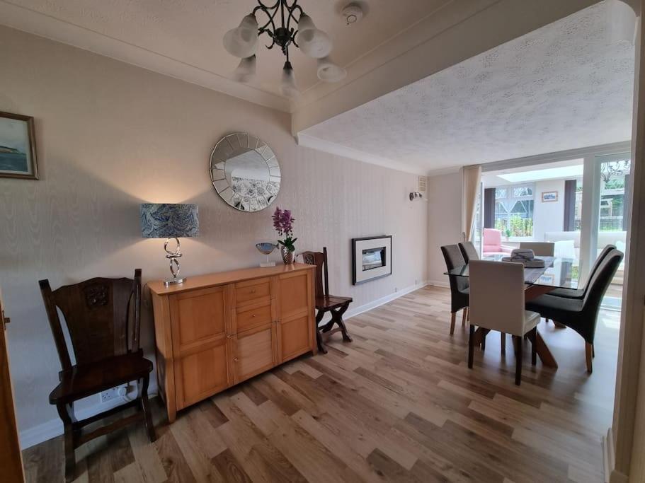 Charming Coastal Bungalow Cayton Eksteriør billede