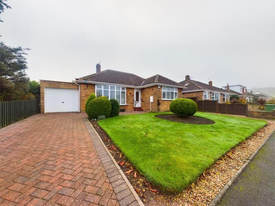 Charming Coastal Bungalow Cayton Eksteriør billede